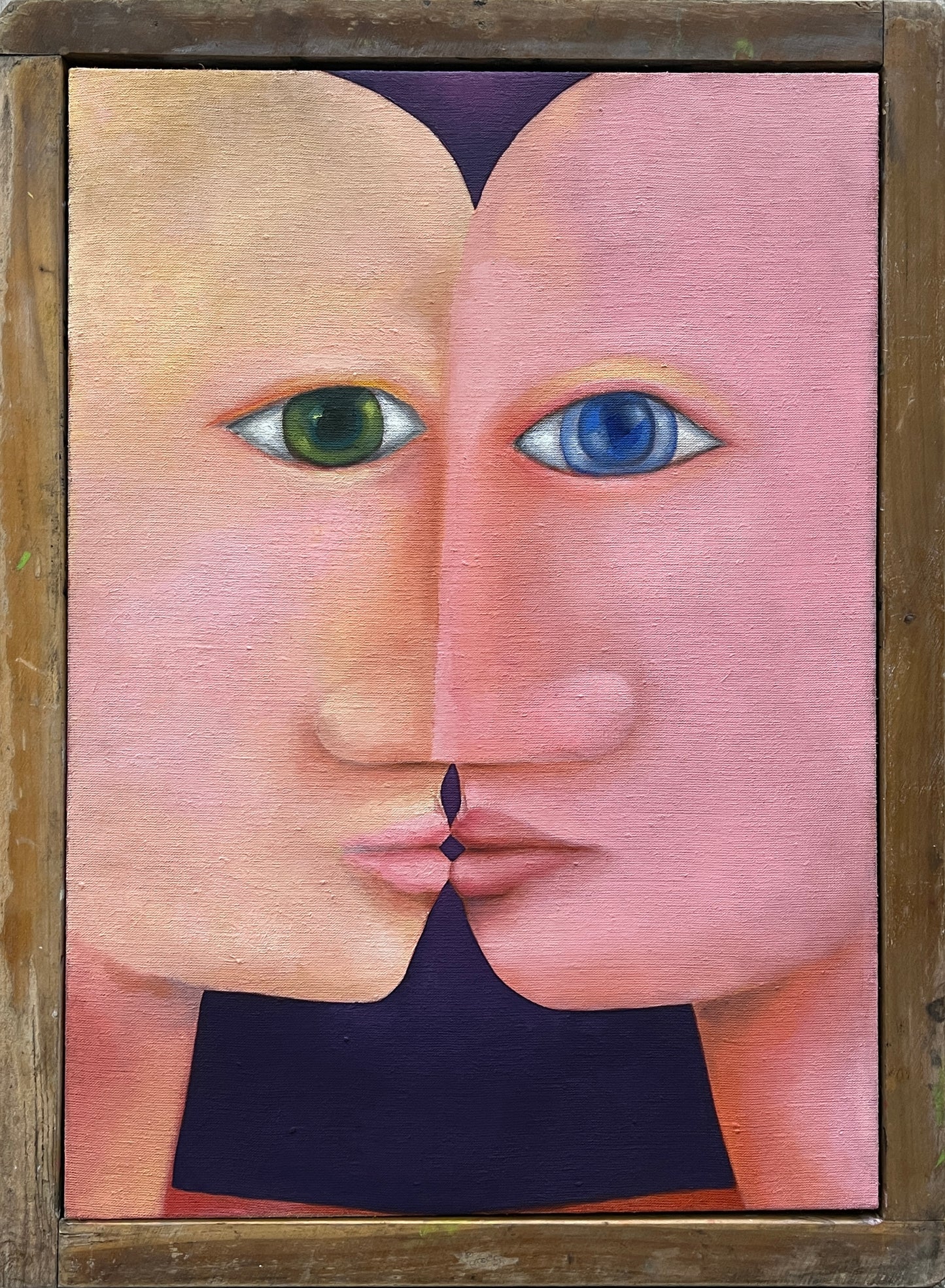 DOUBLE HEAD WITH TOUCHING LIPS