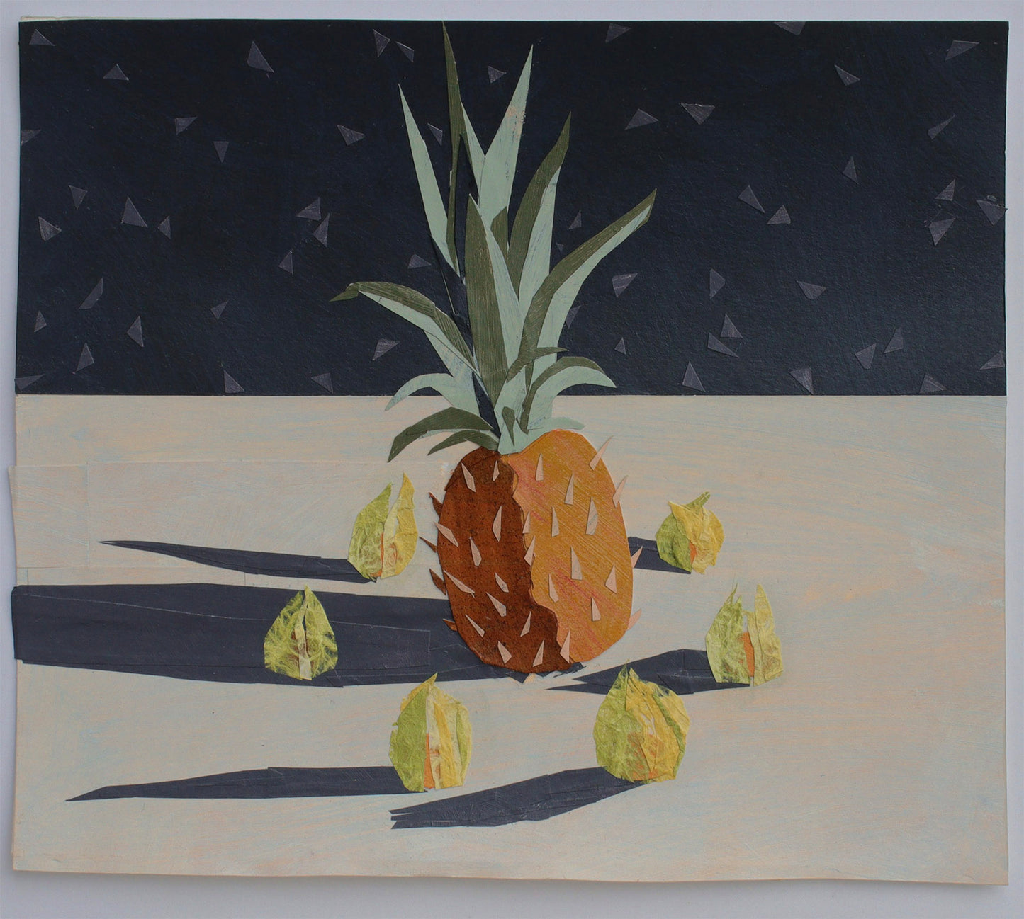 MINI PINEAPPLE WITH CAPE GOOSEBERRIES